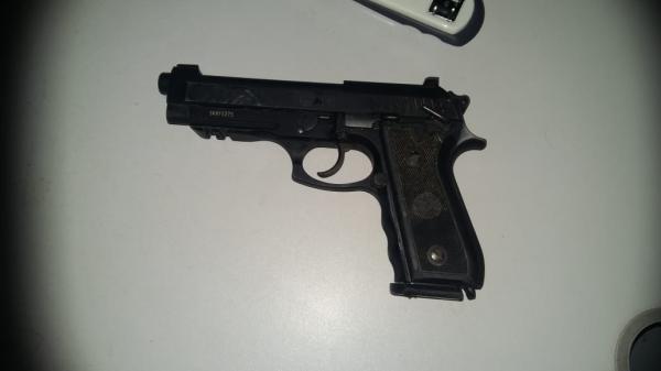 Policial civil é esfaqueado e tem arma roubada em Barro Duro