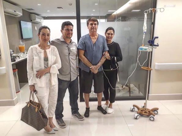 Bolsonaro sai do hospital e diz que reassume Presidência na terça (17)