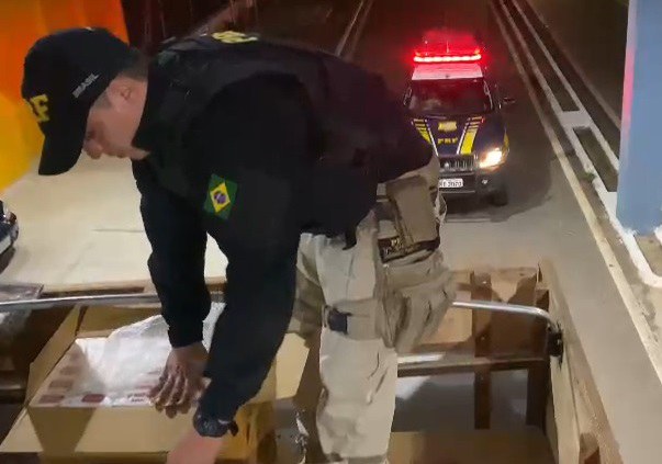 PRF apreende em Elesbão Veloso carga de cigarros contrabandeados avaliada em quase R$ 1,9 Milhão 