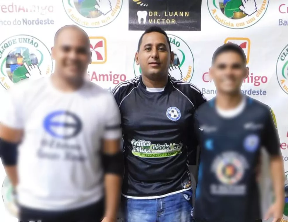 Treinador de futebol morre eletrocutado ao fazer manutenção de internet