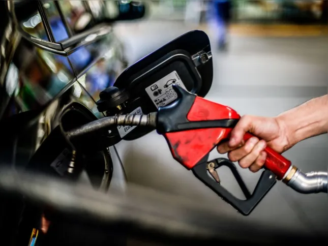  Petrobras anuncia aumento de 18% na gasolina e 24% no diesel 