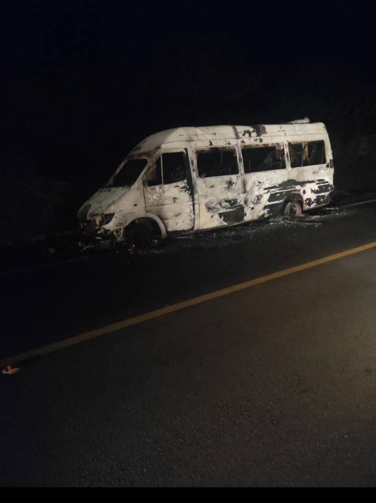 Van que transportava alunos do IFPI sofre pane e pega fogo; ninguém ficou ferido