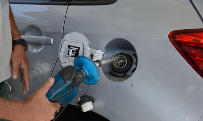 Petrobras reduz litro da gasolina em R$ 0,25 nas distribuidoras