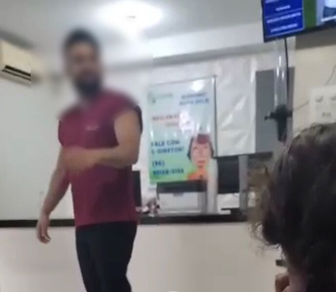 Médico que discute com paciente e ameaça não atender é afastado de hospital