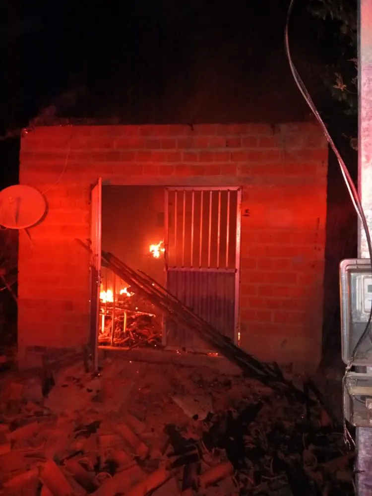 Tragédia! Crianças de 5 e 3 anos morrem carbonizadas durante incêndio em casa em Água Branca 