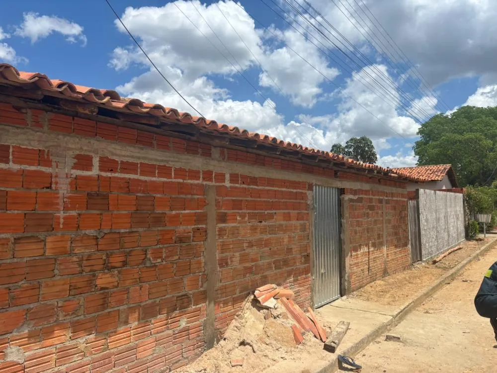 Homem é baleado dentro de casa durante tentativa de homicídio em Regeneração