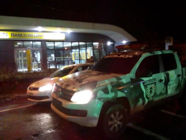 Bando faz motorista de ônibus refém na BR-343 e assalta Banco do Brasil de Angical